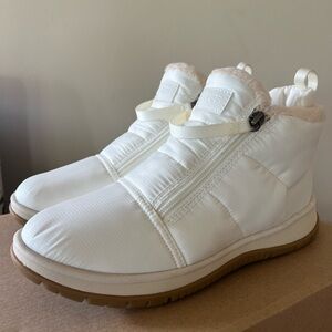 Ugg w lakeside zip puff boots